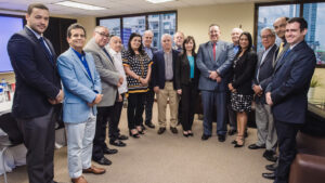 La directiva de la AEIH recibe al director de la DGII